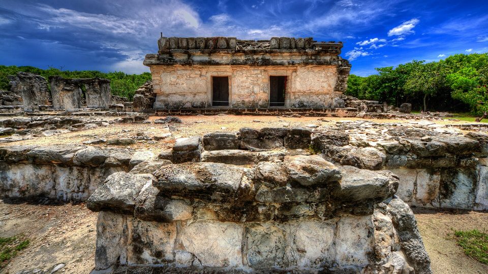 Maya-Ruinen der archäologischen Zone El Rey in Cancún